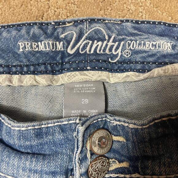 Vanity Premium Distressed Curvy Cropped Jeans Size 29 NWT - Picture 3 of 9